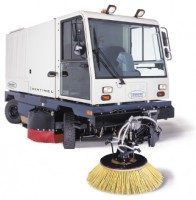 Sentinel® Barredora de conductor sentado de alto rendimiento